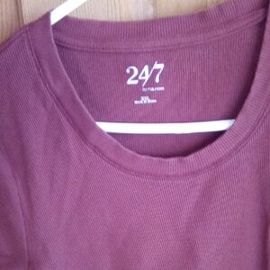 Denim 24/7 Ribbed Crew Neck Top in Wine